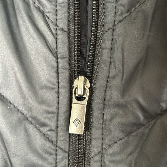 Columbia Women’s Zip Vest W/Pockets and Fleece Side Panels Sz Sm-EUC - Picture 4 of 6